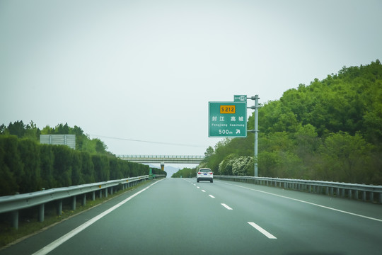 高速公路指示牌的設(shè)計(jì) 高效引導(dǎo)與安全保障的藝術(shù)